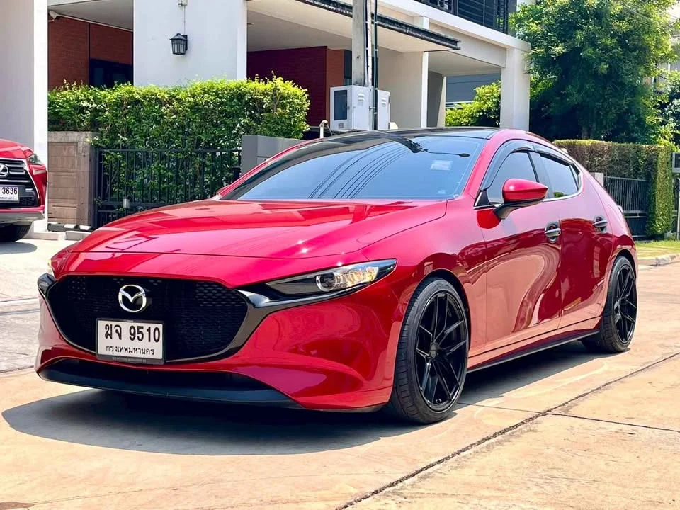 2019 Mazda 3 IV 3