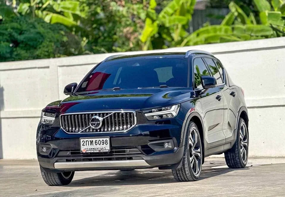 2021 Volvo XC40 2