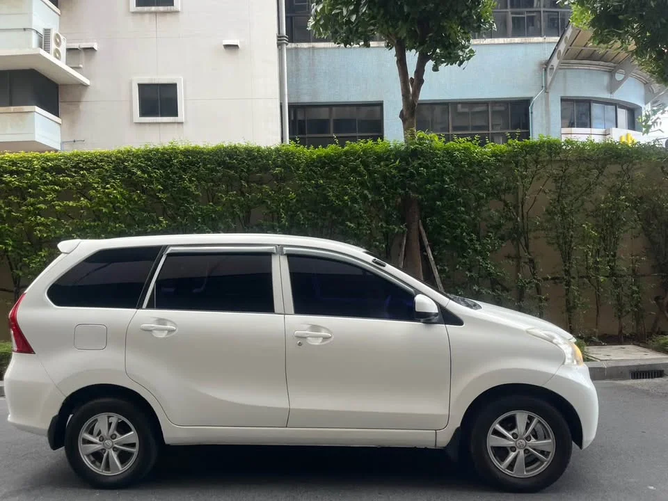 2013 Toyota Avanza II 2