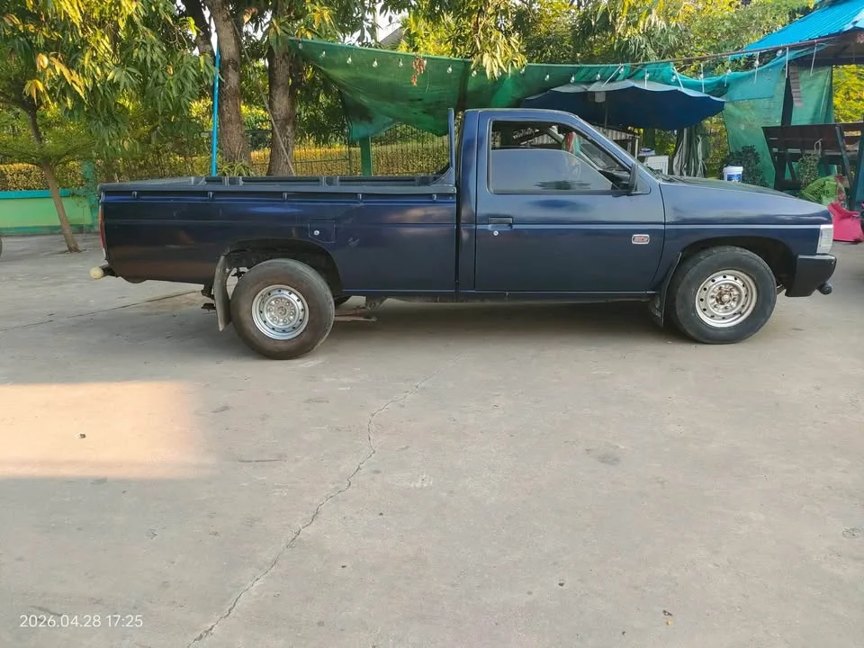 1990 Nissan Big M D21 3