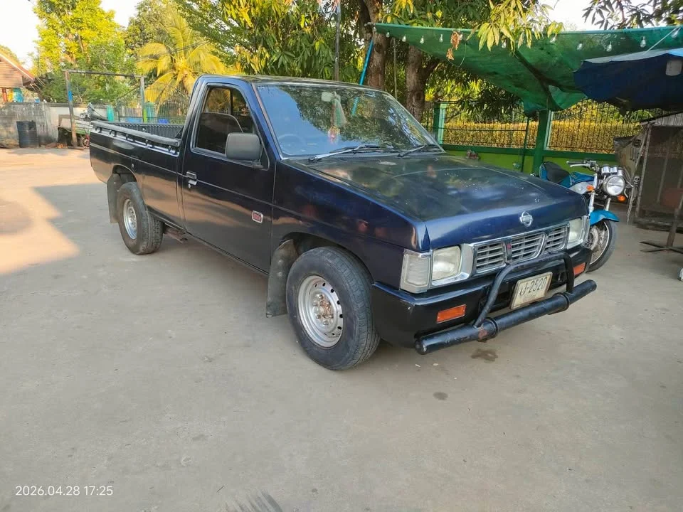 1990 Nissan Big M D21 2