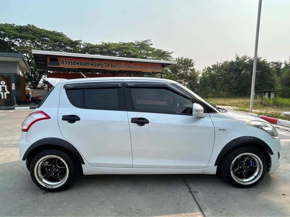 2013 Suzuki Swift II 3