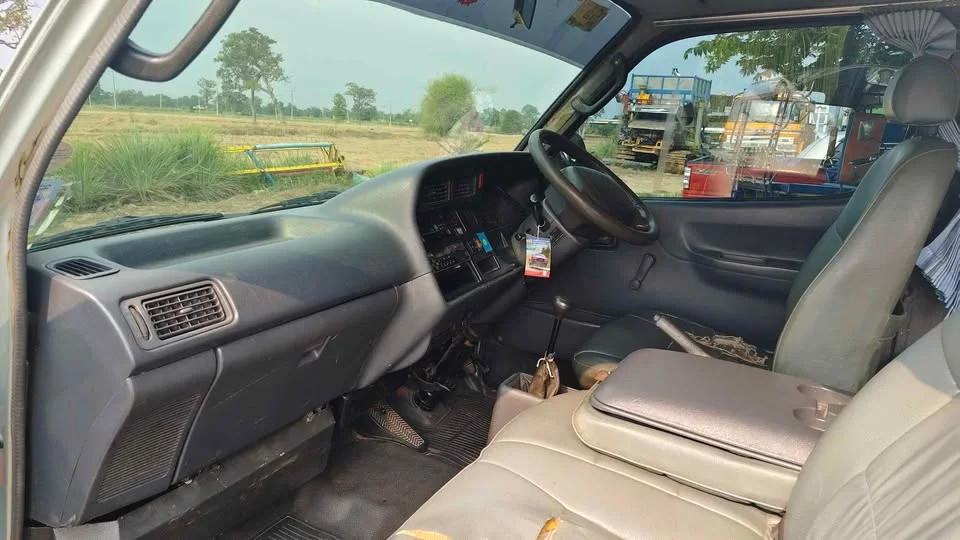 Toyota Commuter IV (H100) 2