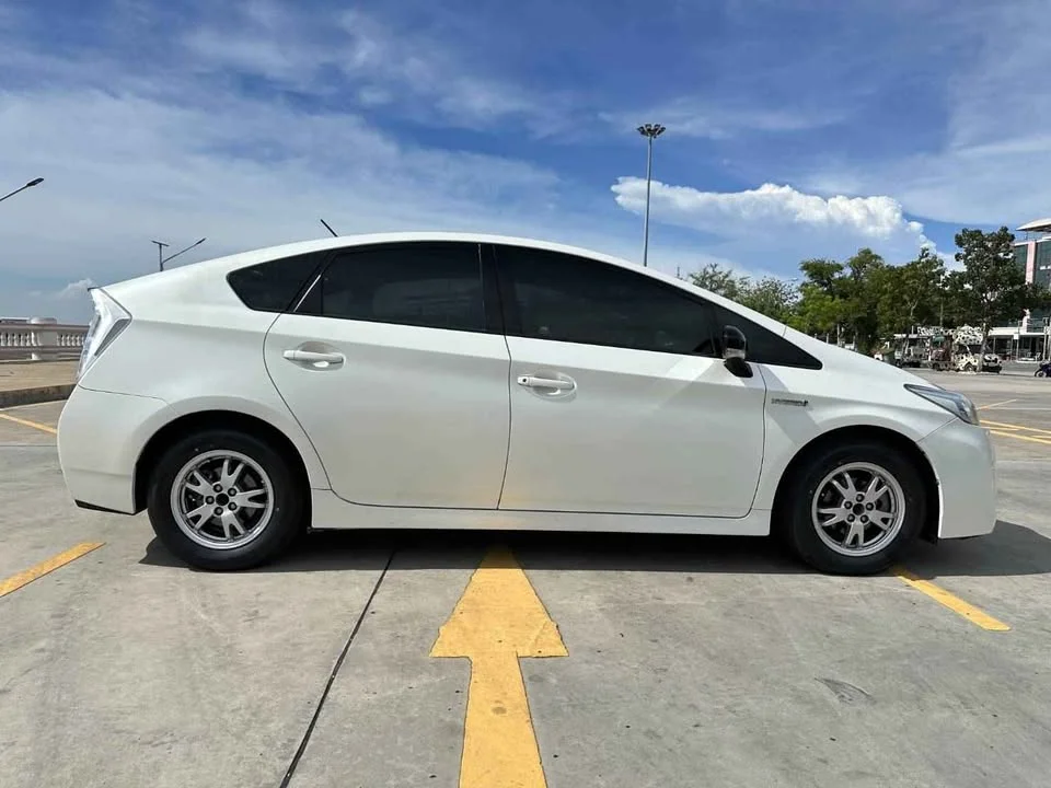 2011 Toyota Prius III 3