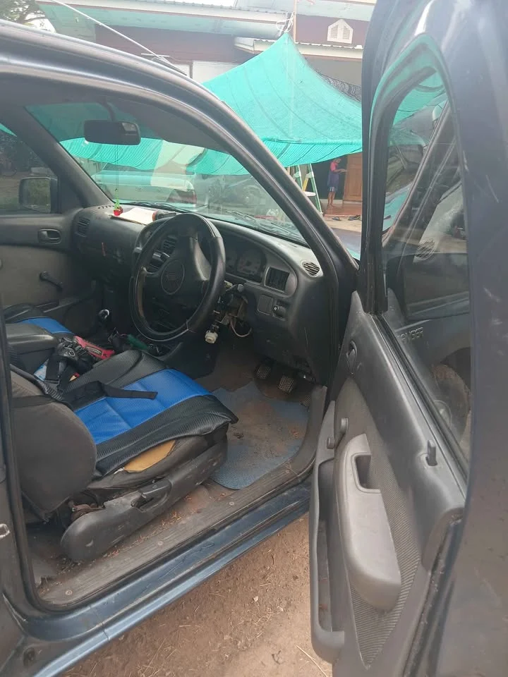 2004 Mazda 2500 Fighter V 2