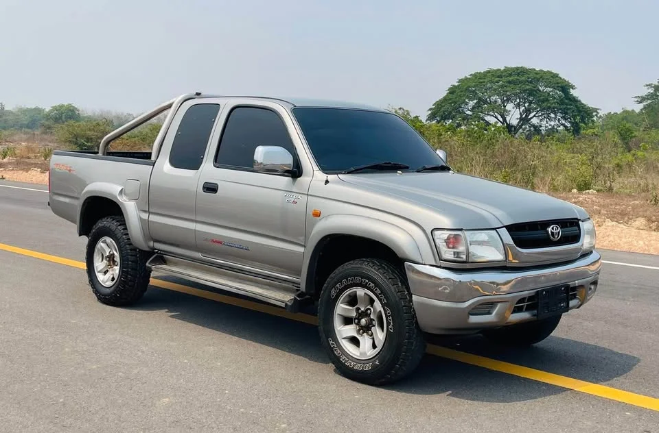 2002 Toyota Hilux Tiger VI 2