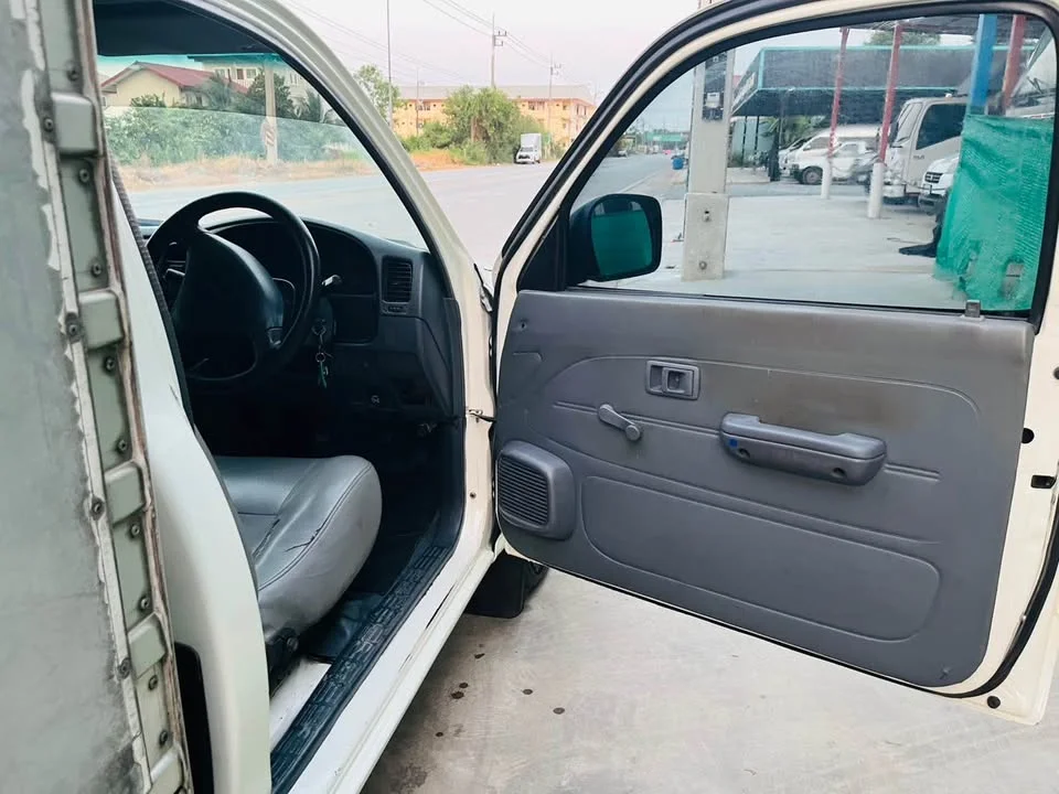 2002 Toyota Hilux Tiger VI 3