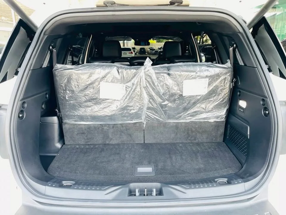2023 Ford Everest III 2