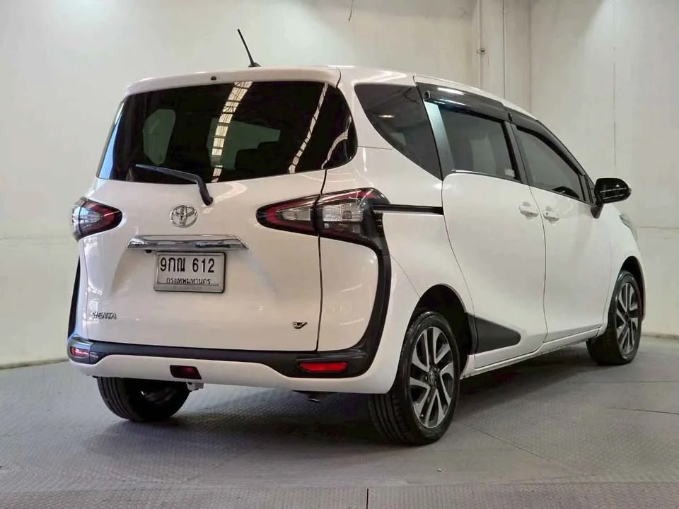 2019 Toyota Sienta II 3
