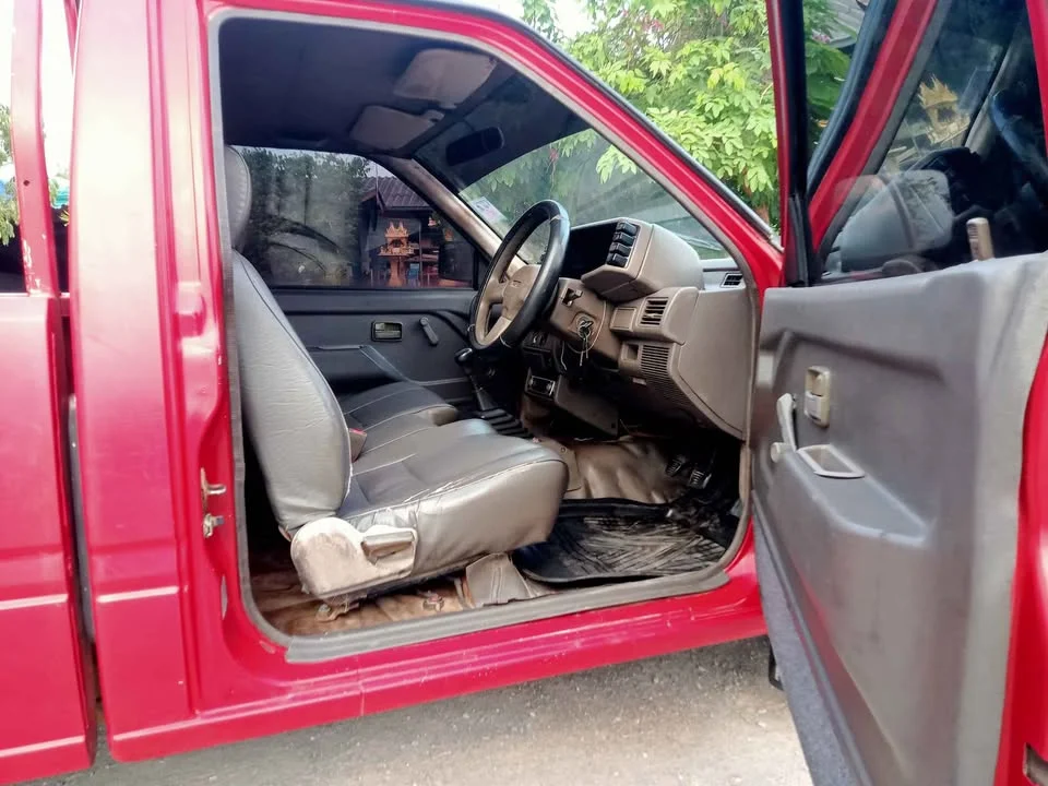 1997 Isuzu TFR III 2