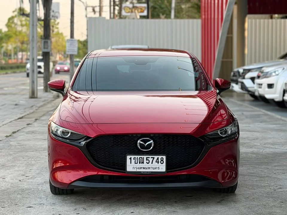 2019 Mazda 3 IV 3