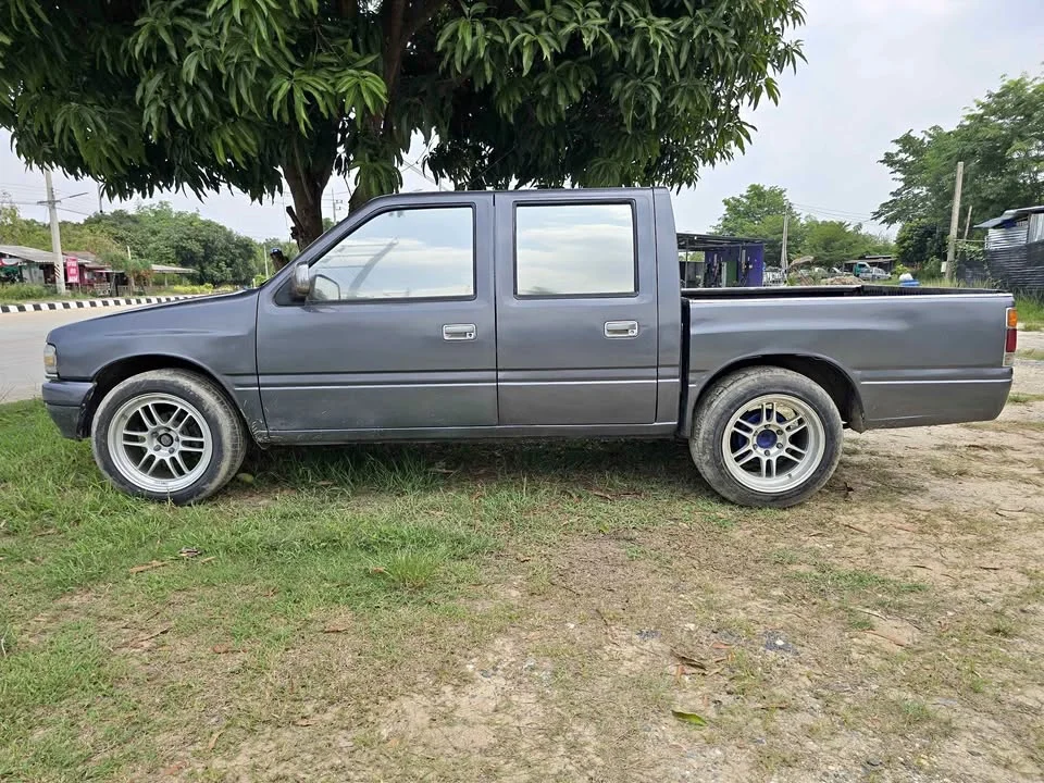 1991 Isuzu TFR III 2