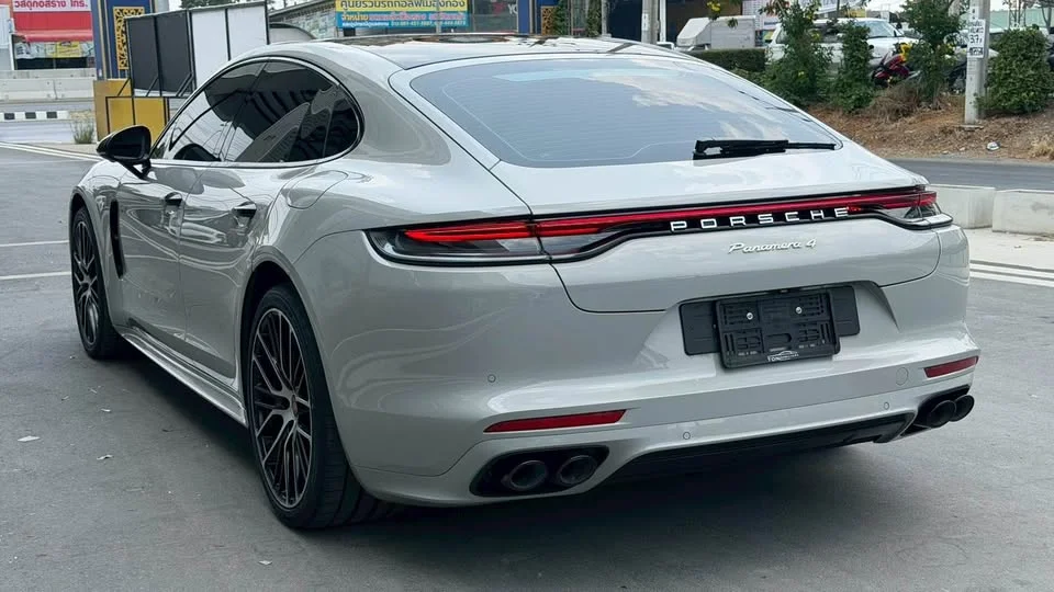 2022 Porsche Panamera II 2