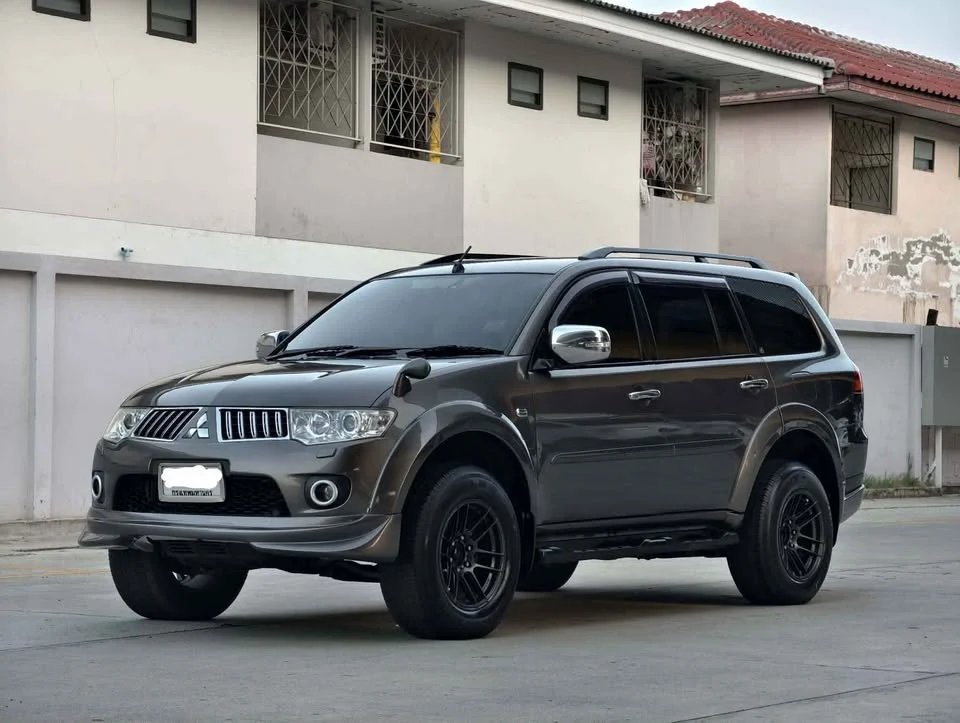 2012 Mitsubishi Pajero Sport II 2