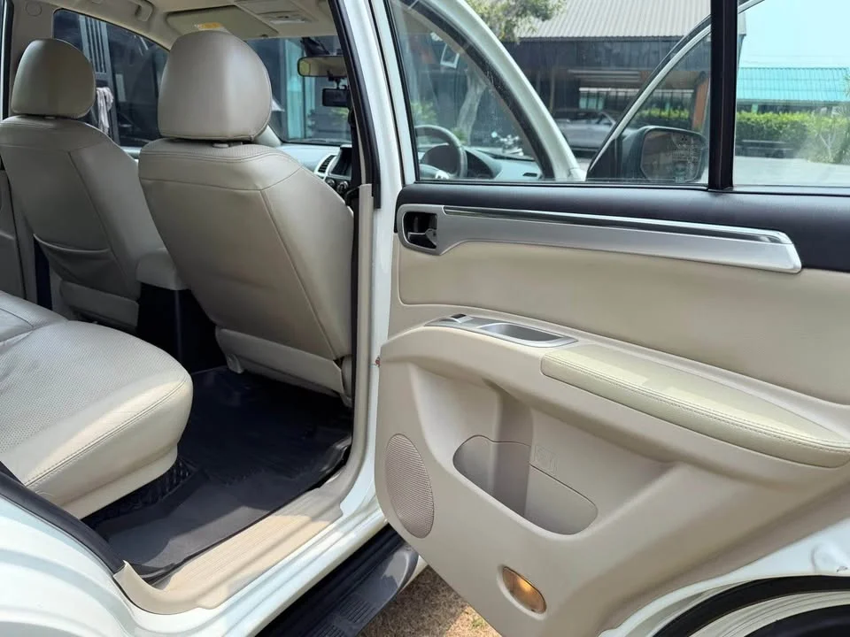 2011 Mitsubishi Pajero Sport II 2