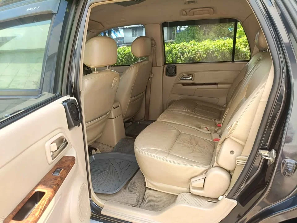2007 Isuzu MU-7 2