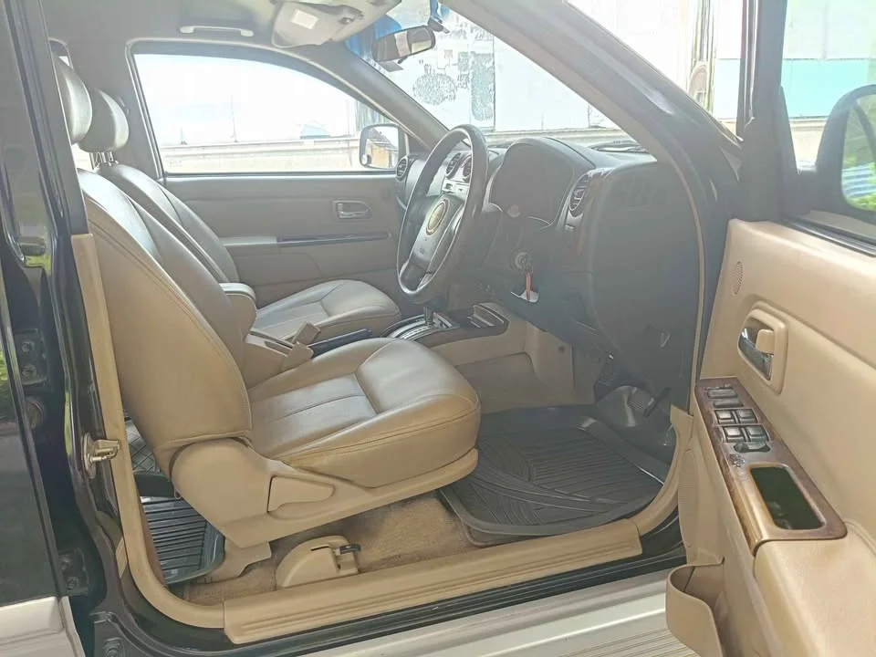 2007 Isuzu MU-7 3