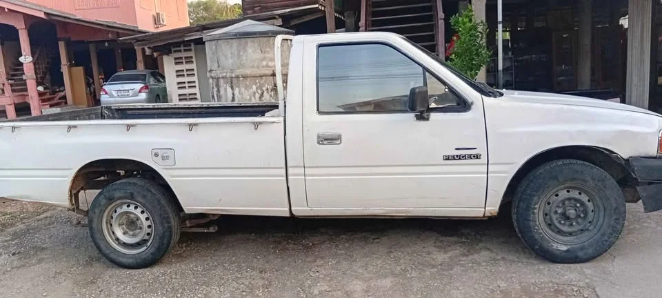 1990 Isuzu TFR III 2