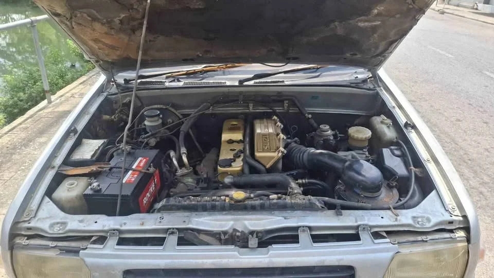1996 Isuzu TFR III 2