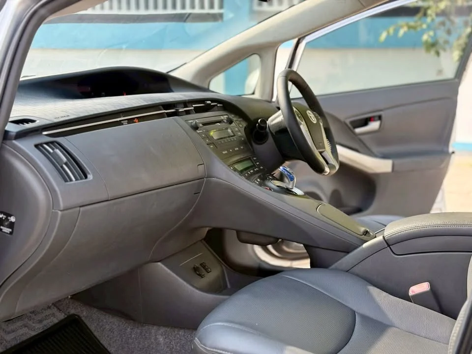 2011 Toyota Prius III 3