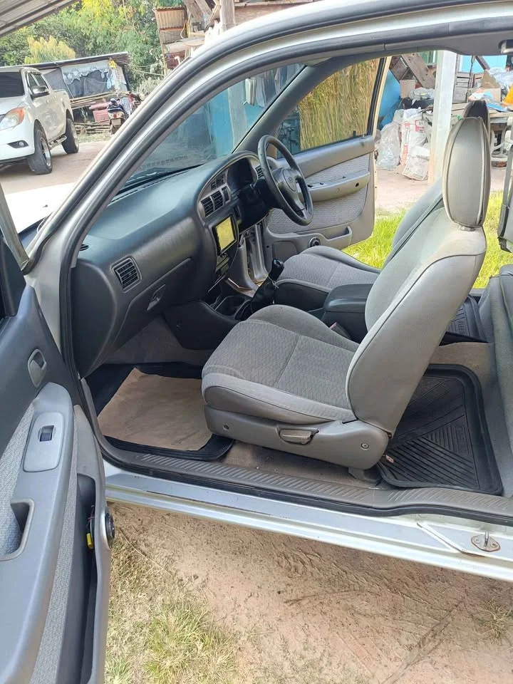 2004 Mazda 2500 Fighter V 2
