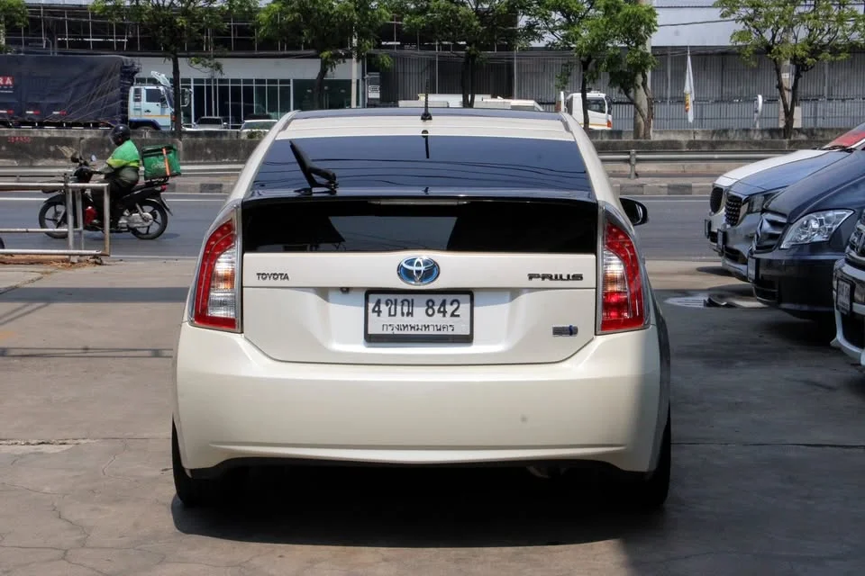 2013 Toyota Prius III 2