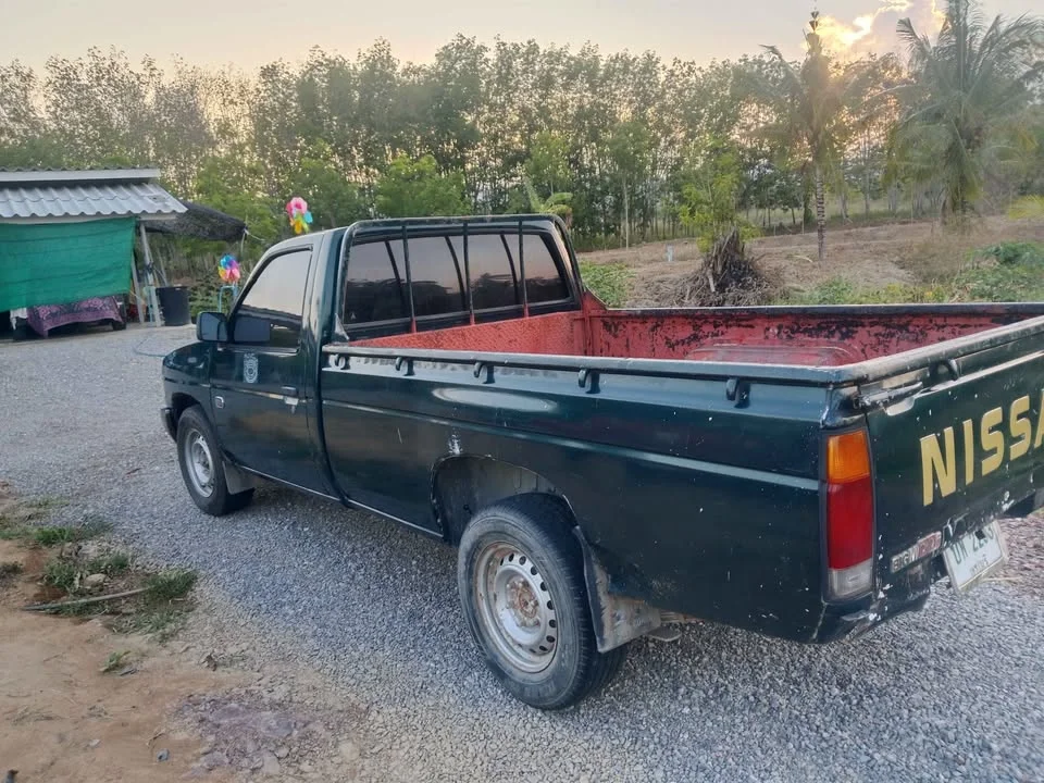 1994 Nissan Big M D21 2