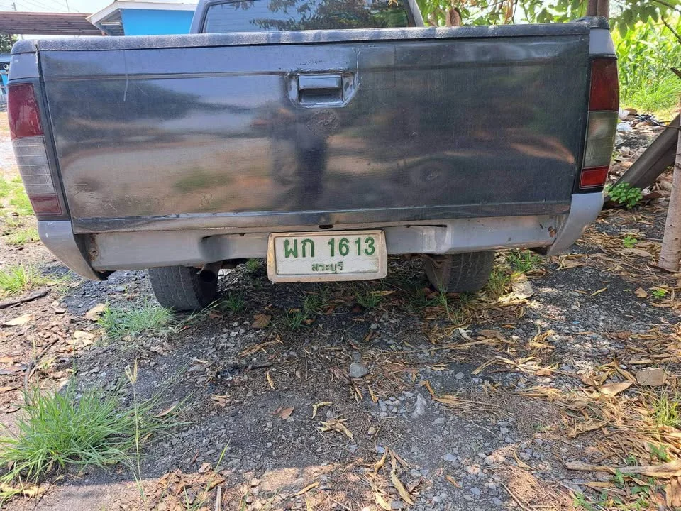 2002 Nissan Frontier I 3