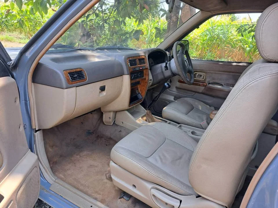 2002 Nissan Frontier I 2