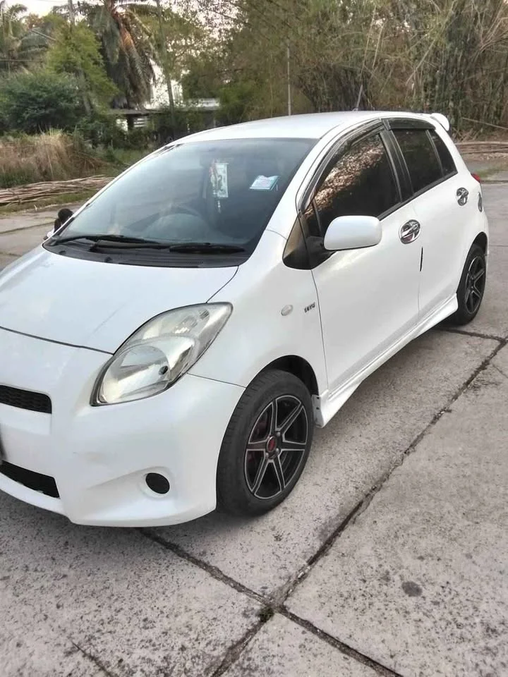 2013 Toyota Yaris II 2
