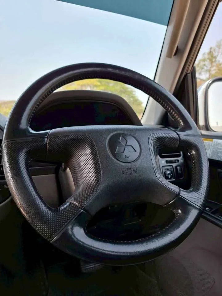 2001 Mitsubishi Pajero III 2