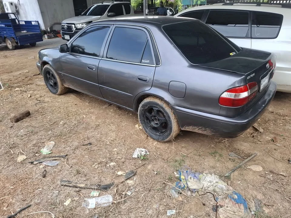 2000 Toyota Corolla Altis VIII (E110) 3