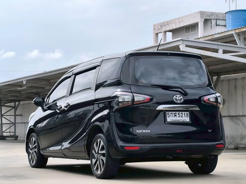 2016 Toyota Sienta II 2