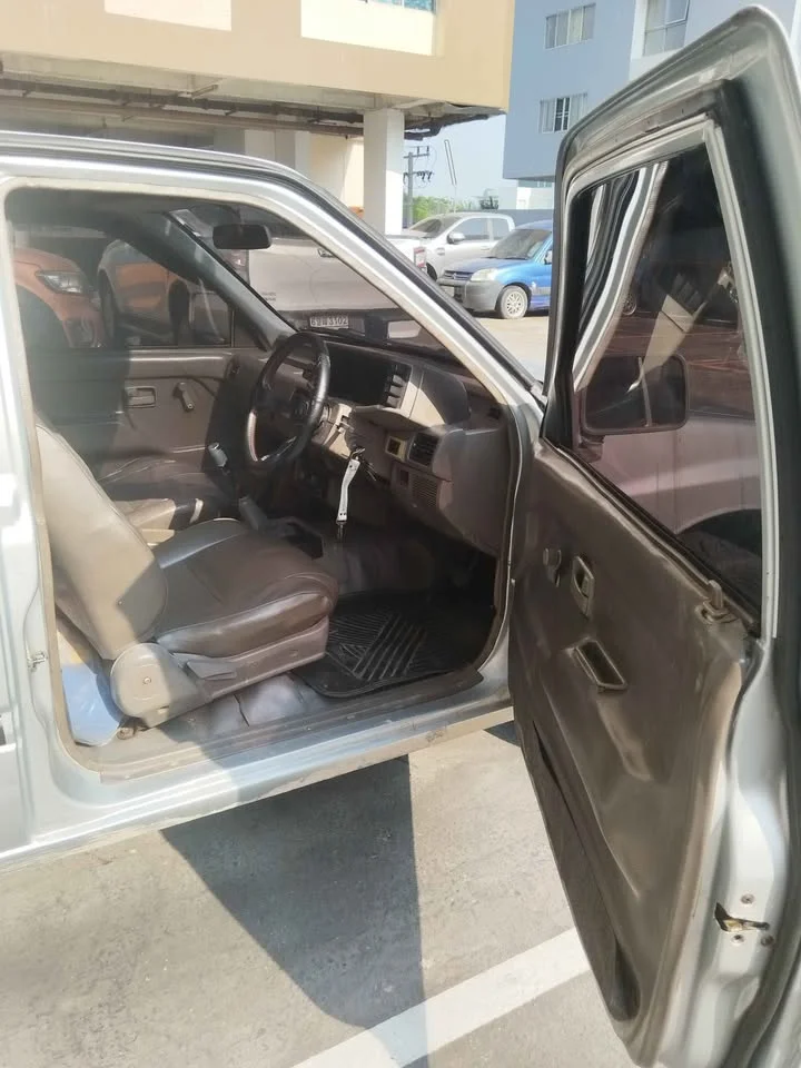 1990 Isuzu TFR III 2