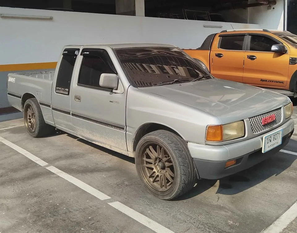 1990 Isuzu TFR III 3