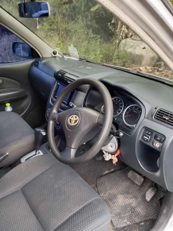 2004 Toyota Avanza I 3