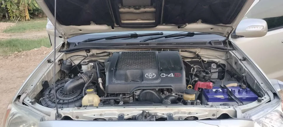2005 Toyota Hilux VII 2