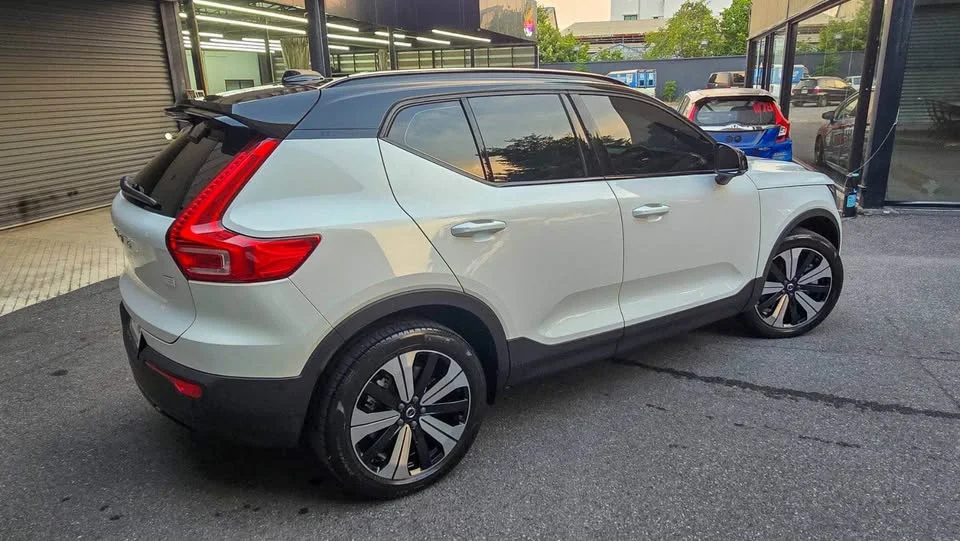 2023 Volvo XC40 2