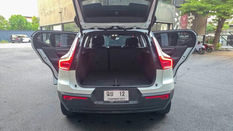 2023 Volvo XC40 3