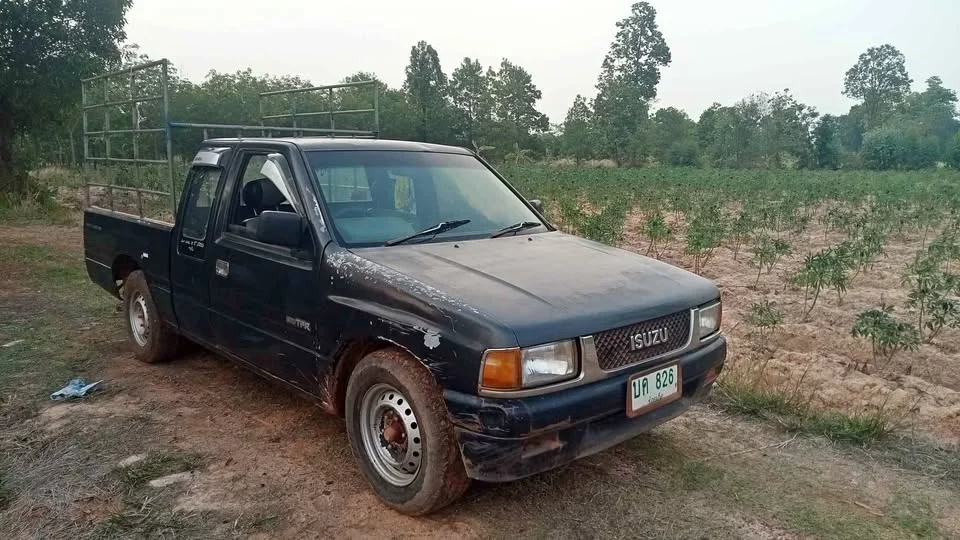 Isuzu TFR III 2