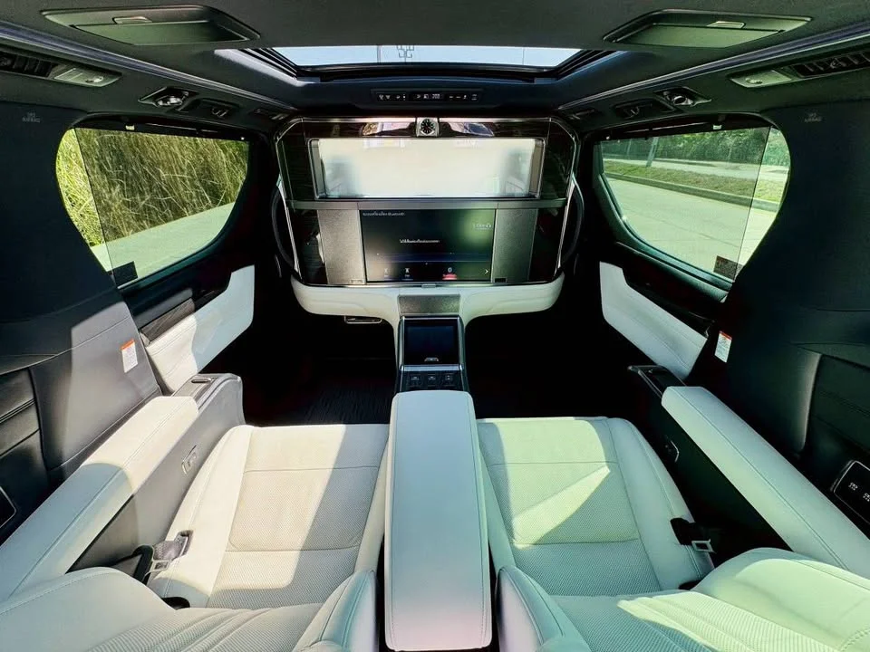 2021 Lexus LM I 3