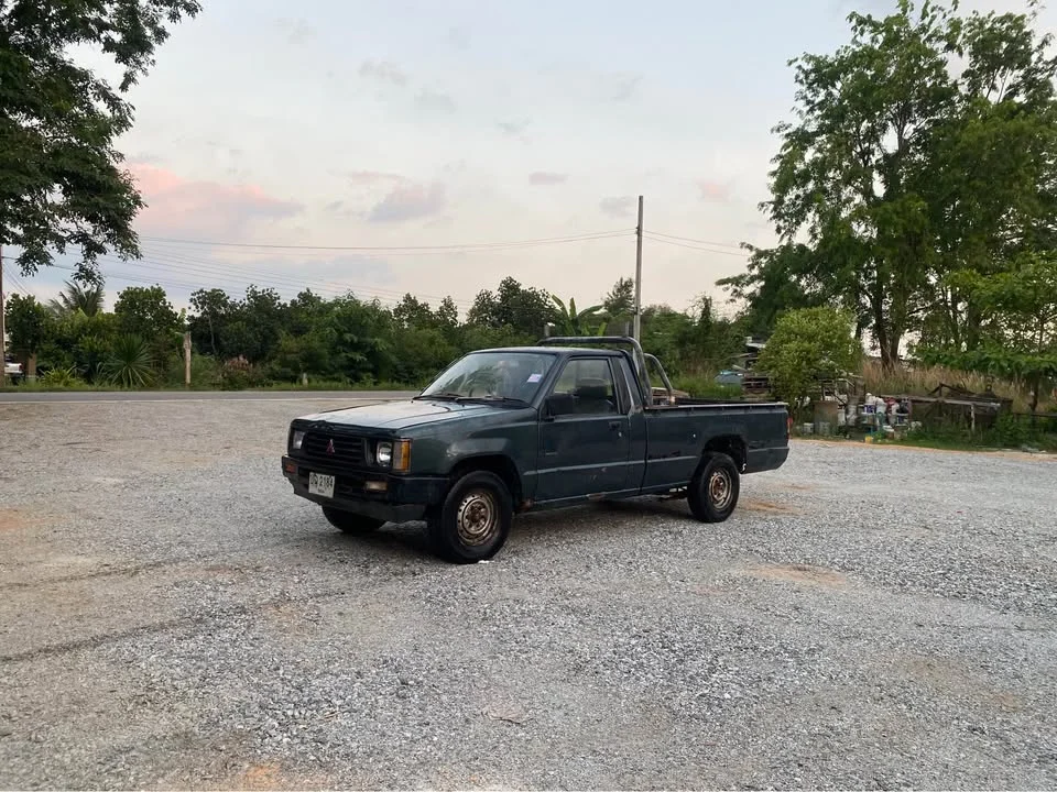 1995 Mitsubishi Triton II 2