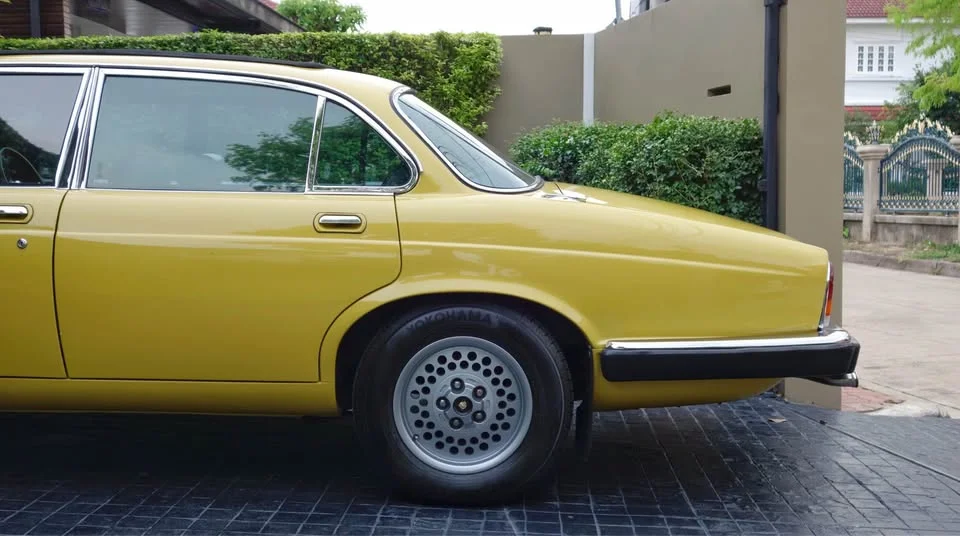 1975 Jaguar XJ Series III 2
