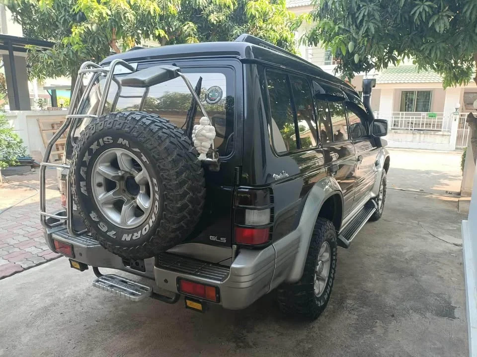 2002 Mitsubishi Pajero II 2