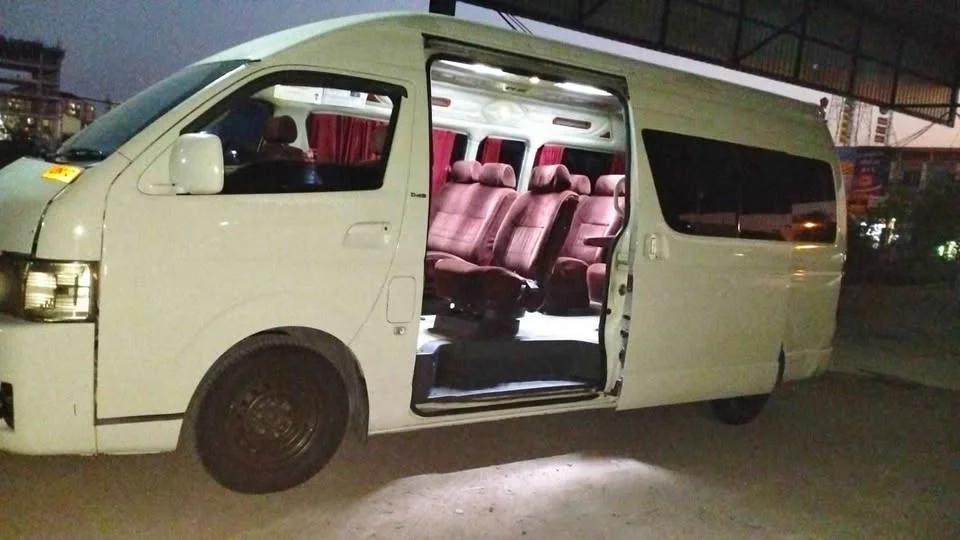 2005 Toyota Commuter V (H200) 2