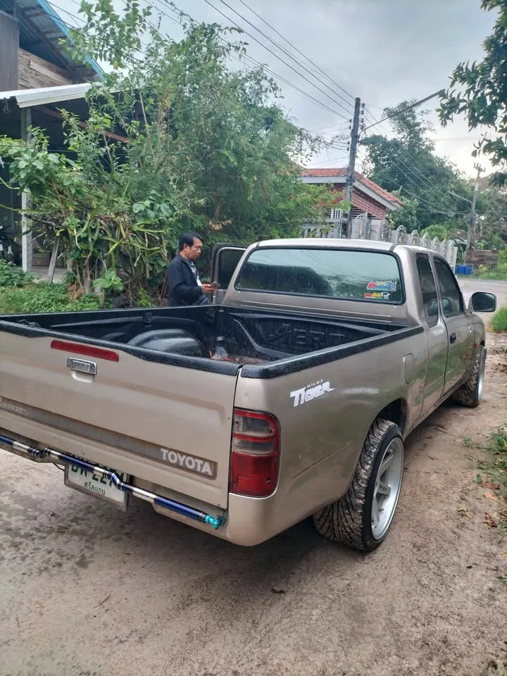 2003 Toyota Hilux Tiger VI 2