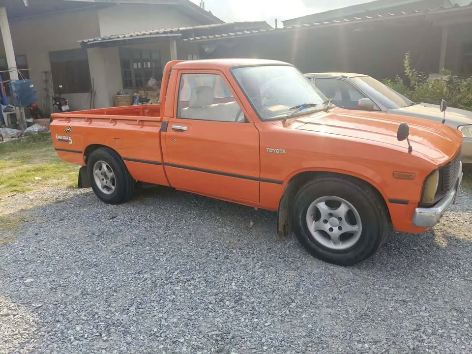 1980 Toyota Hilux Mighty-X V 2