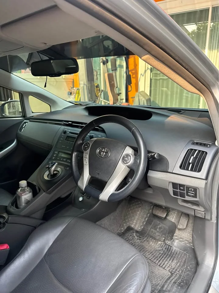 2012 Toyota Prius III 2