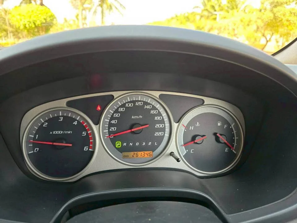 2005 Isuzu MU-7 3