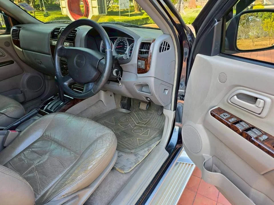 2005 Isuzu MU-7 2